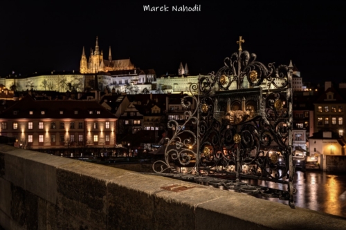 Praha - Křížek s reliéfem Svržení sv. Jana, Karlův most