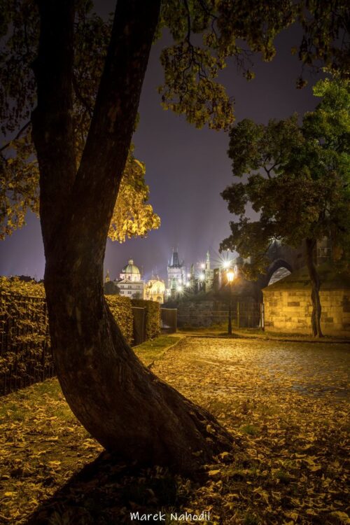 Praha - Pod Karlovým mostem